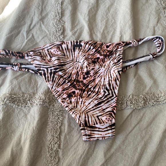 Volcom Lost at Sea Bikini Bottom - Picture 5 of 5